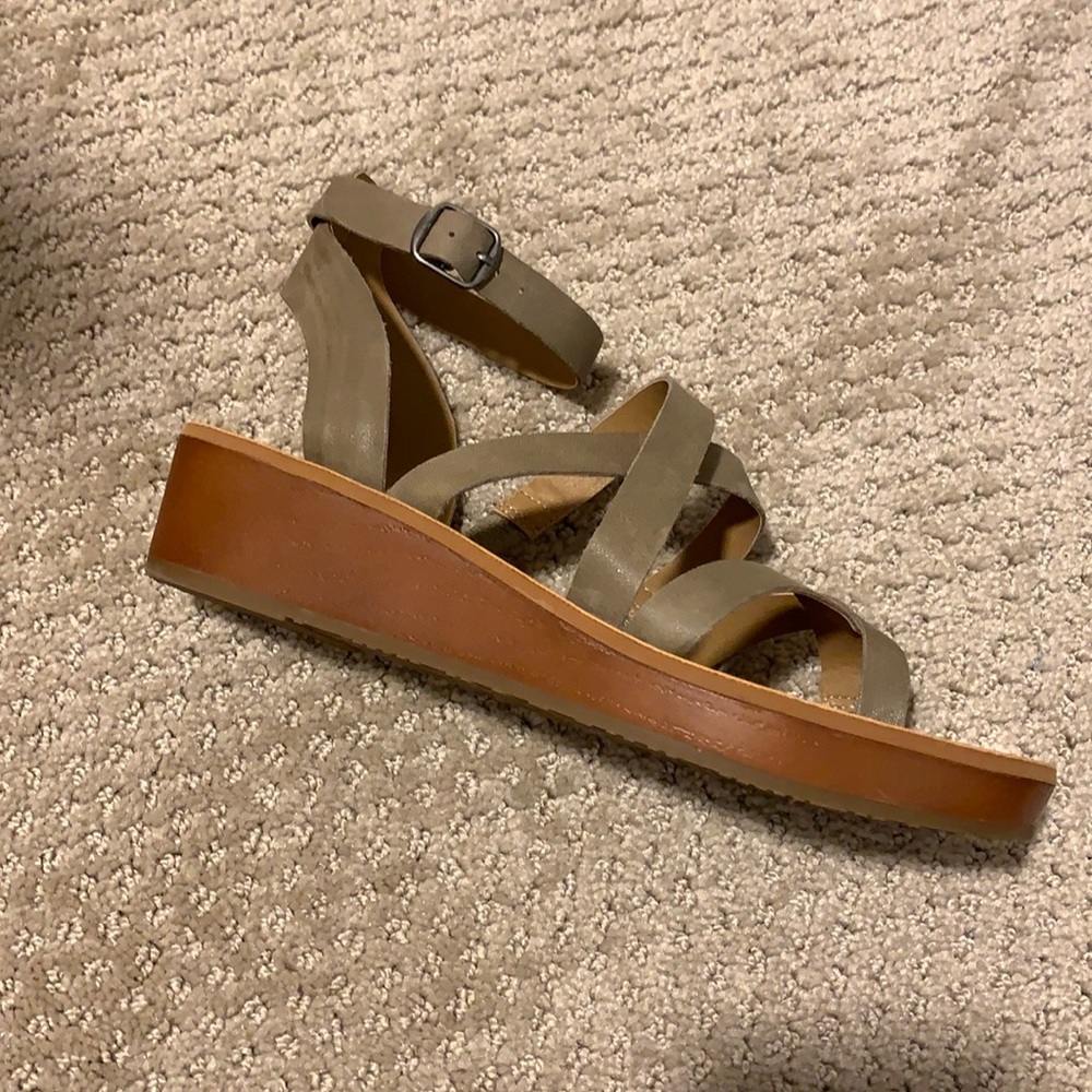 Lucky brand leather strapped sandal, size 7.5, brand new never worn.